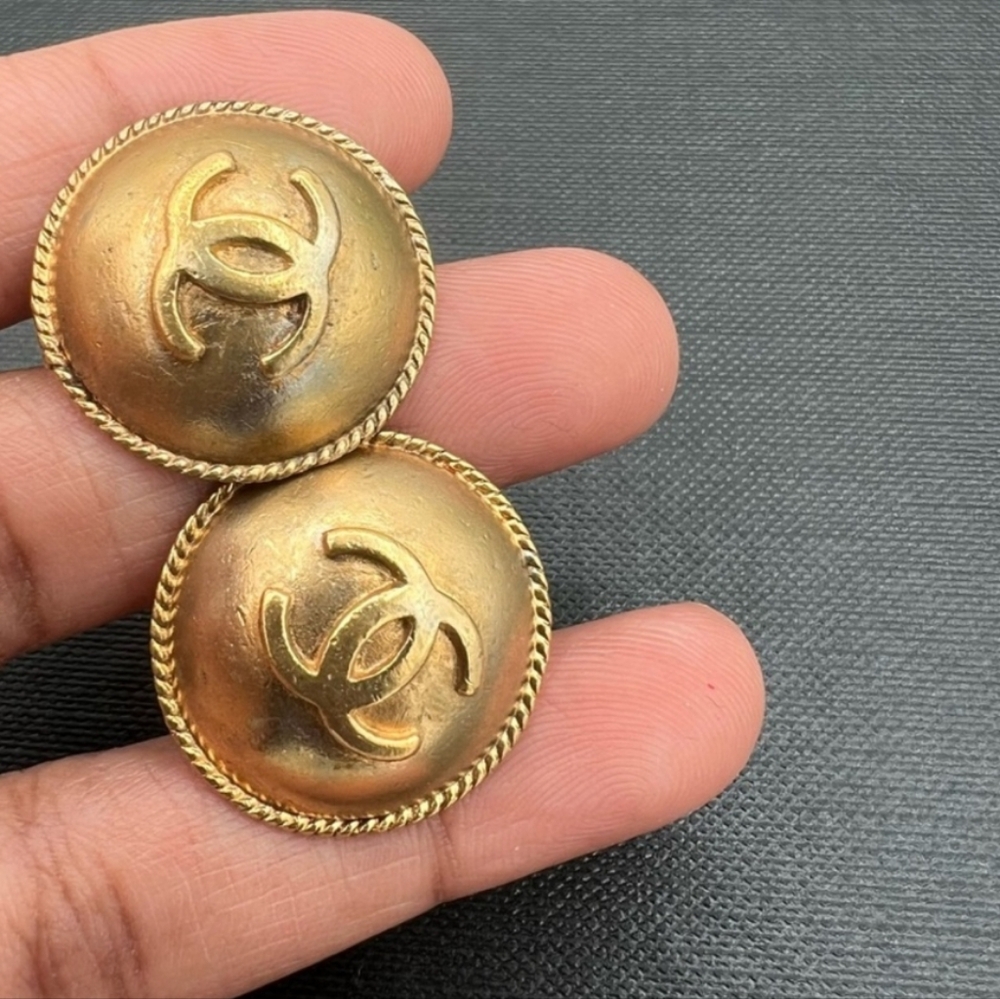 Authentic Chanel 24k gold plated clips plated clip on earrings ❤️ - Picture 5 of 6